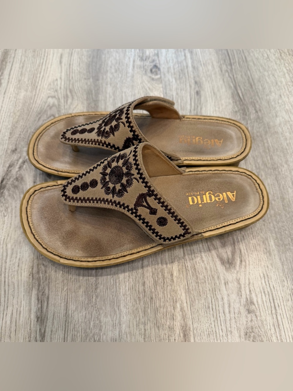 Alegria by PG Lite Embroidered Leather Thong Sandals Size‎ 38